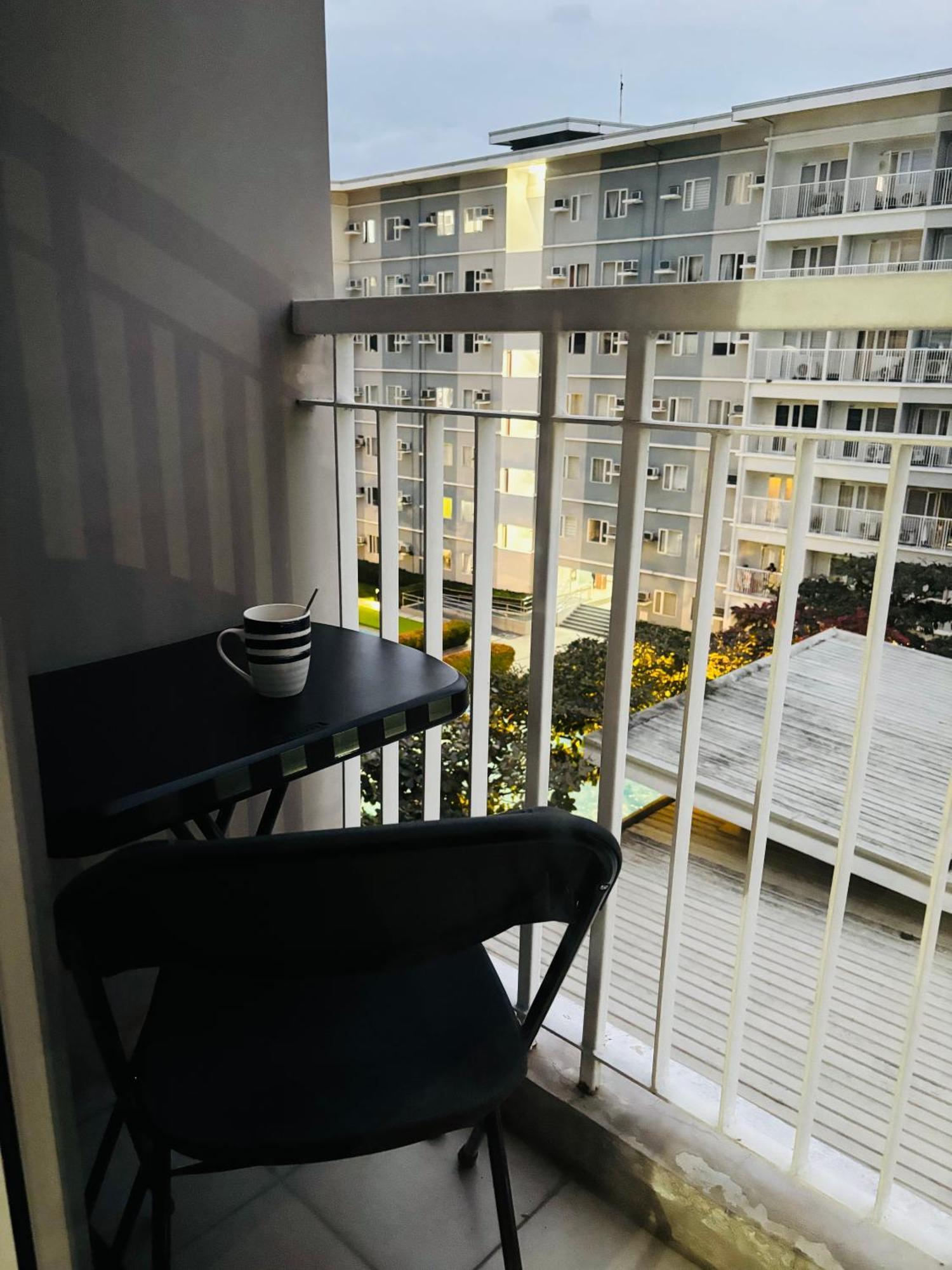 Trees Residences - Tower 11 1Br With Balcony Манила Экстерьер фото